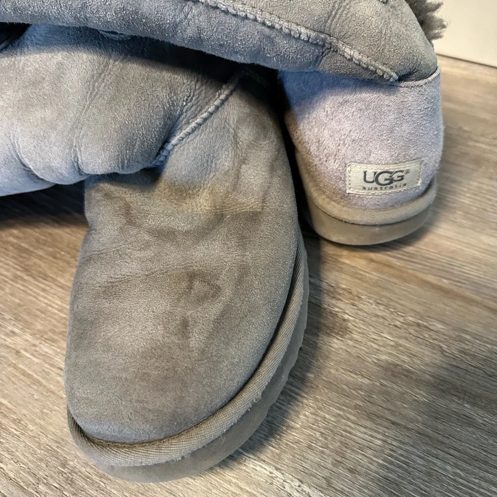 UGG Bailey Triple Button Grey - Picture 3 of 8
